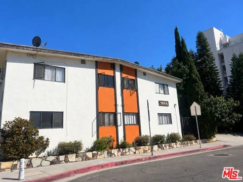 MLS: 26995829