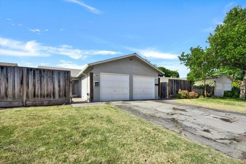 Photo of 3540 Brookdale Drive, Santa Clara, CA 95051 (MLS # ML82051466)
