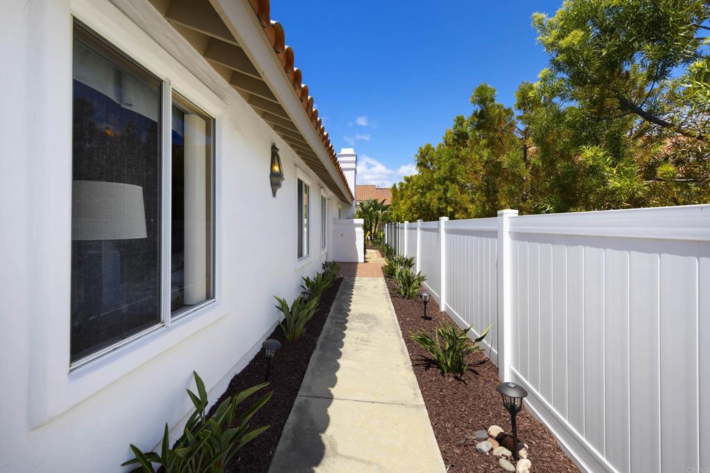 4044 Aeolia Way