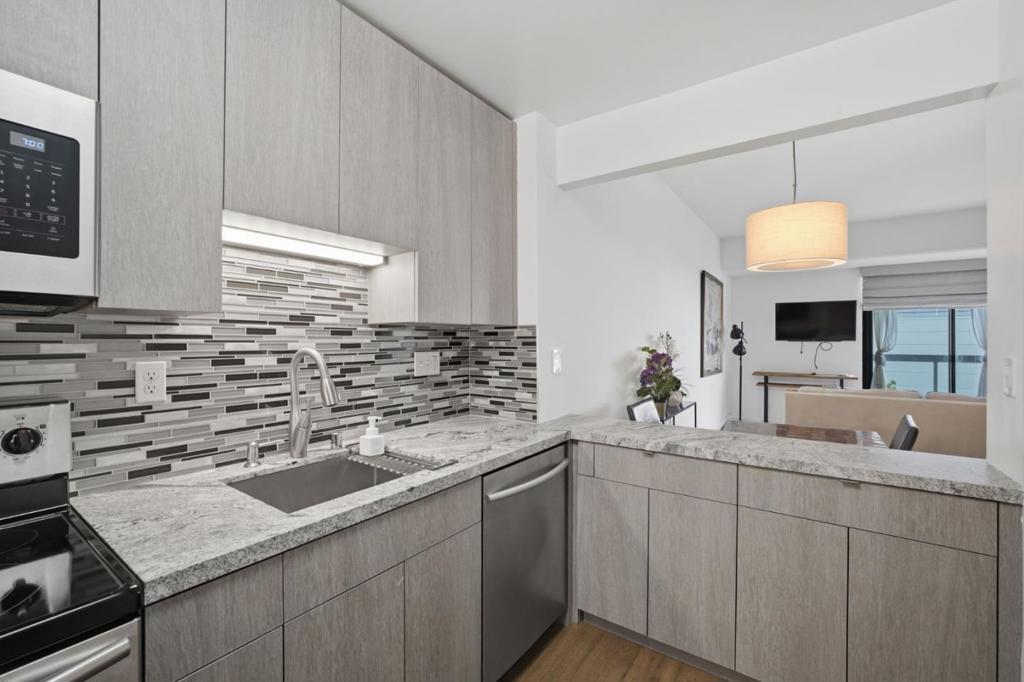 1 Daniel Burnham Court 307
