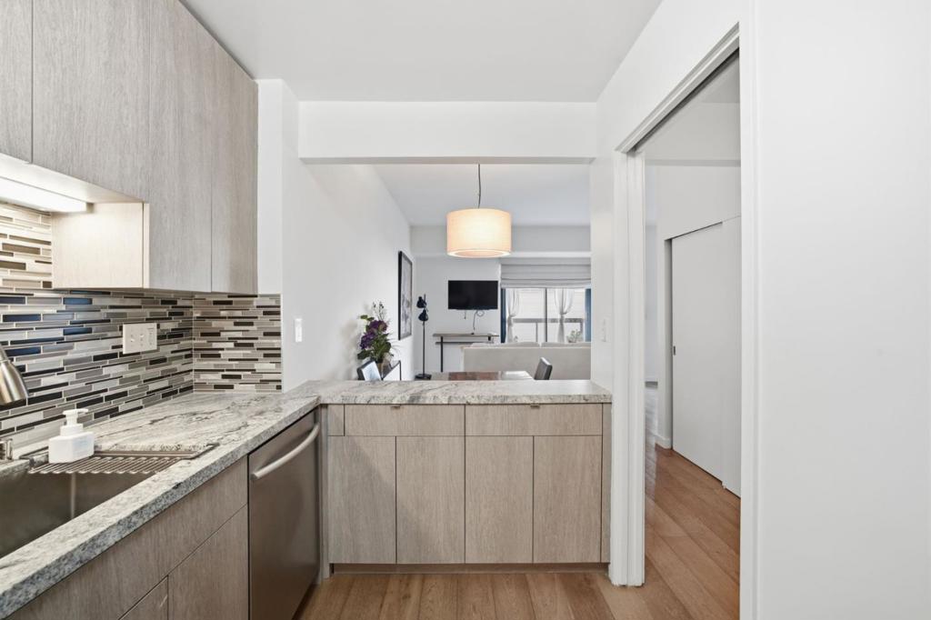 1 Daniel Burnham Court 307