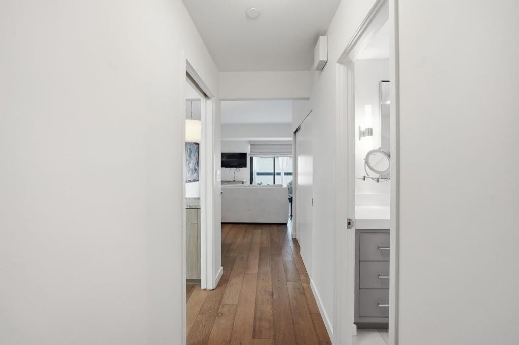 1 Daniel Burnham Court 307