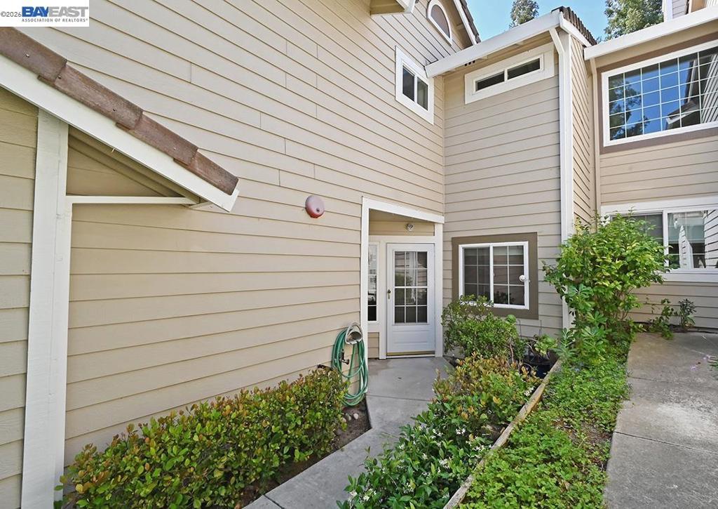 3869 MacGregor Cmn