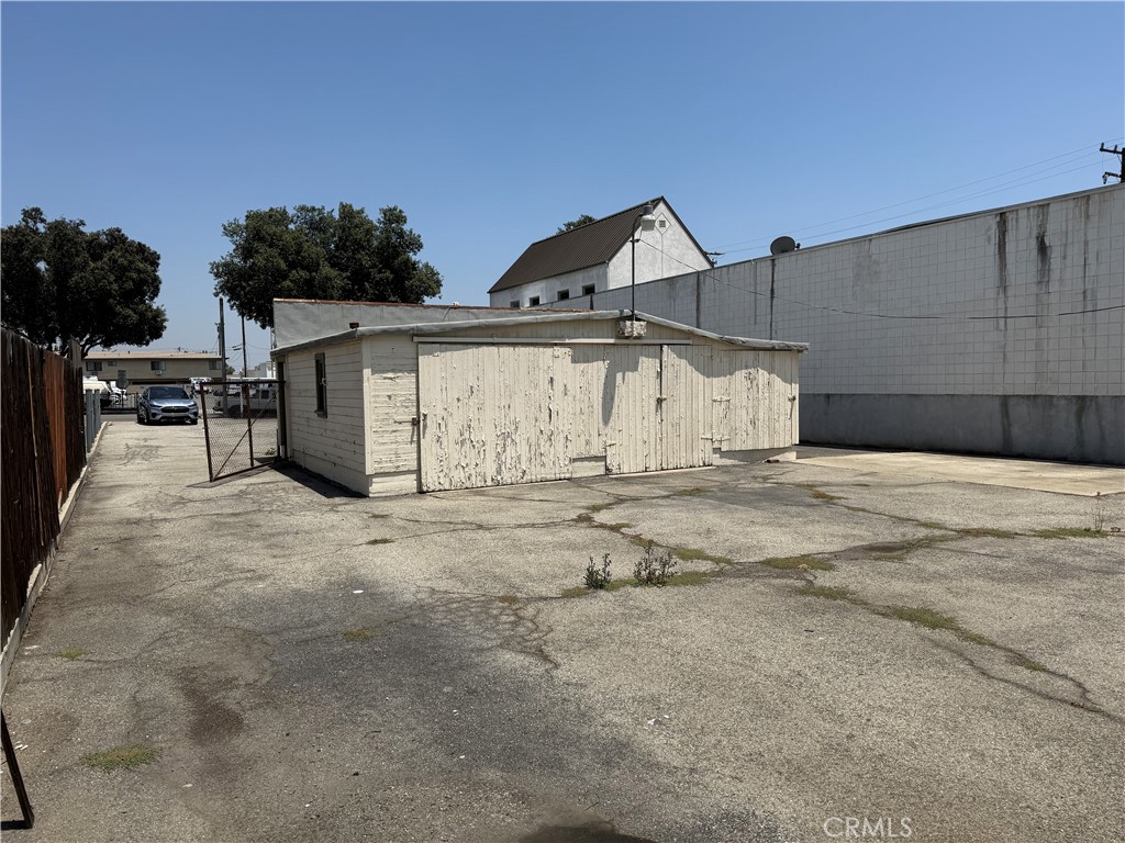 5929 Oak Avenue