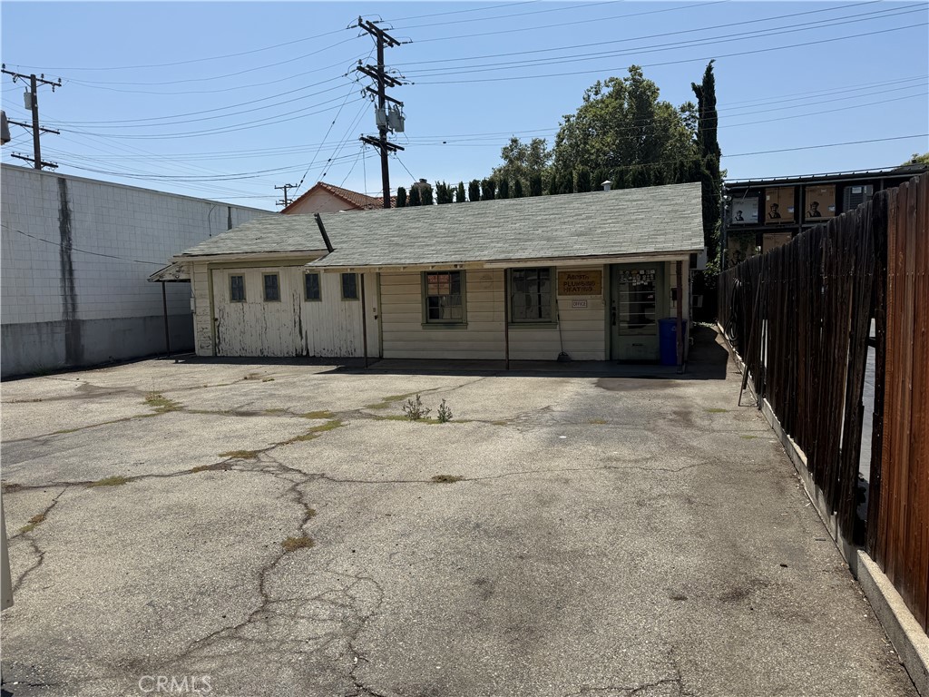 5929 Oak Avenue