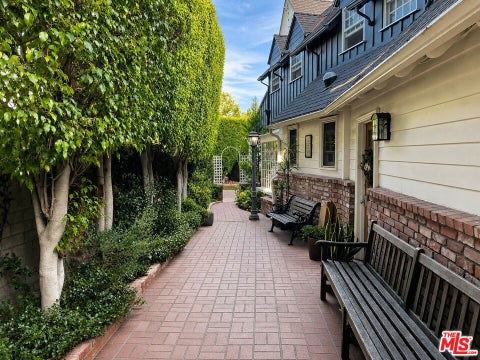 Photo of 800 Cinthia Street, Beverly Hills, CA 90210 (MLS # 26841953)