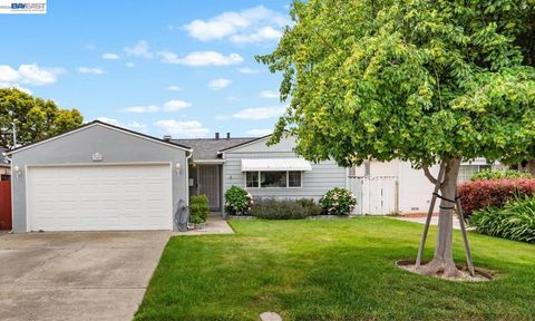Photo of 1949 Via Lacqua, San Lorenzo, CA 94580 (MLS # 41135501)