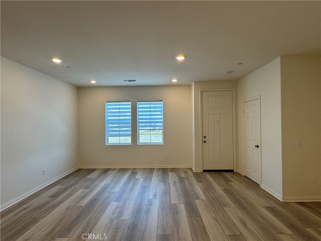 4258 S Laguna