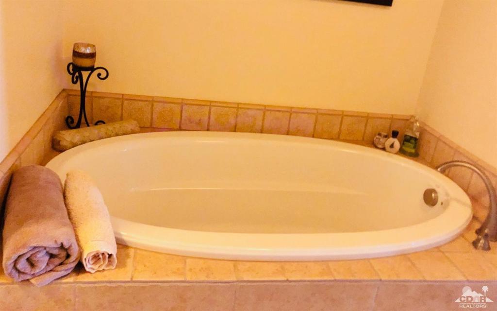 LQ Desert Villas - Residential Lease