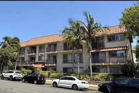 Photo of 11656 Montana Avenue #302, Los Angeles, CA 90049 (MLS # 226004631)