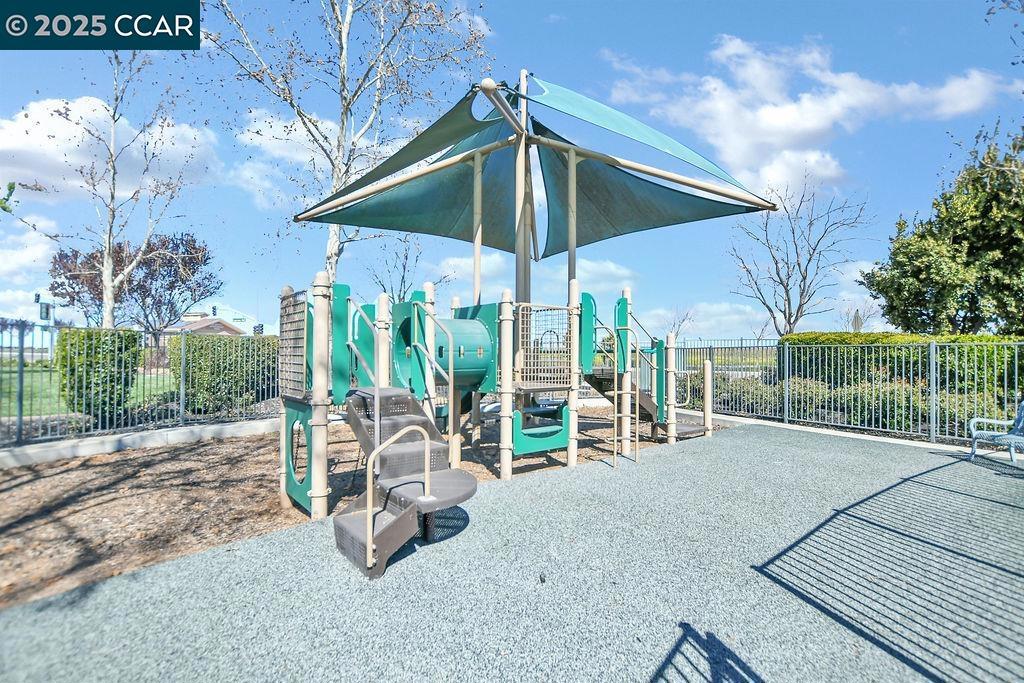 SUMMERLAKE - Residential