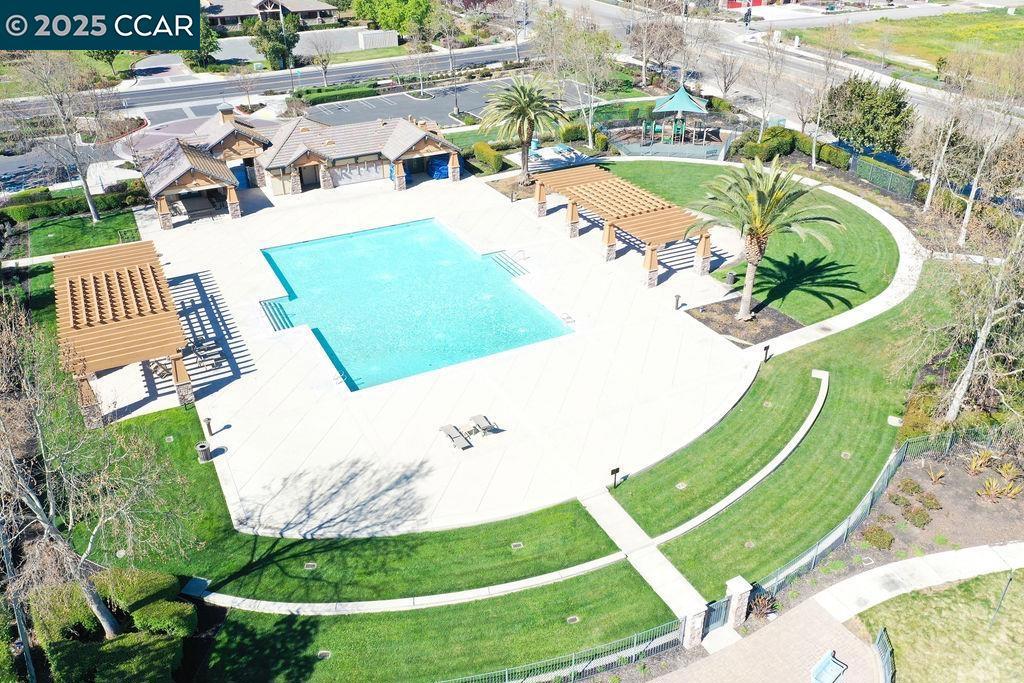 SUMMERLAKE - Residential