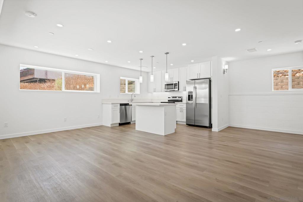 2720 Reo Dr