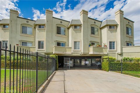Photo of 22809 Del Valle Street #8, Woodland Hills, CA 91364 (MLS # SR25224050)