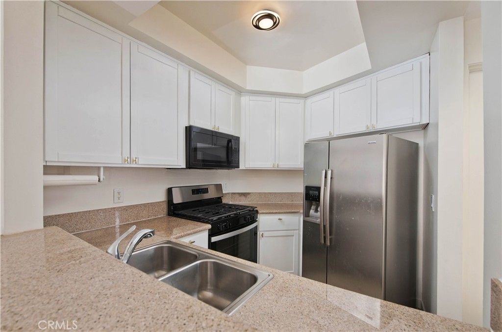 Photo of 22809 Del Valle Street #8, Woodland Hills, CA 91364 (MLS # SR25224050)