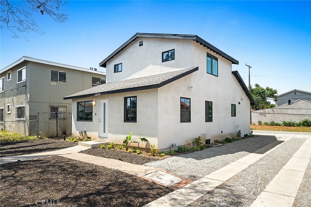 Welcome to this charming two-story, 3-bedroom, 2-bathroom home in Los Angeles! With 1461 sqft of living space, this home is designed for comfortable living. The kitchen has been beautifully remodeled with quartz countertops, offering both elegance and functionality. The bathrooms feature a luxurious bathtub, separate shower, and a shower-in-tub for a spa-like experience at home.
The open, free-flowing layout creates a warm and inviting atmosphere, perfect for relaxing or entertaining. This spacious home provides the ideal balance of comfort and style, making it a must-see. Schedule a showing today and see what this home has to offer!