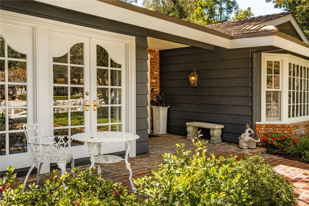 2162 Racquet Hill