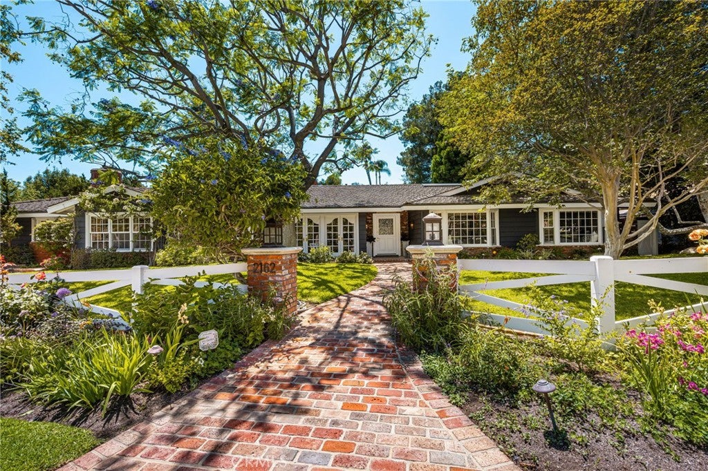 2162 Racquet Hill