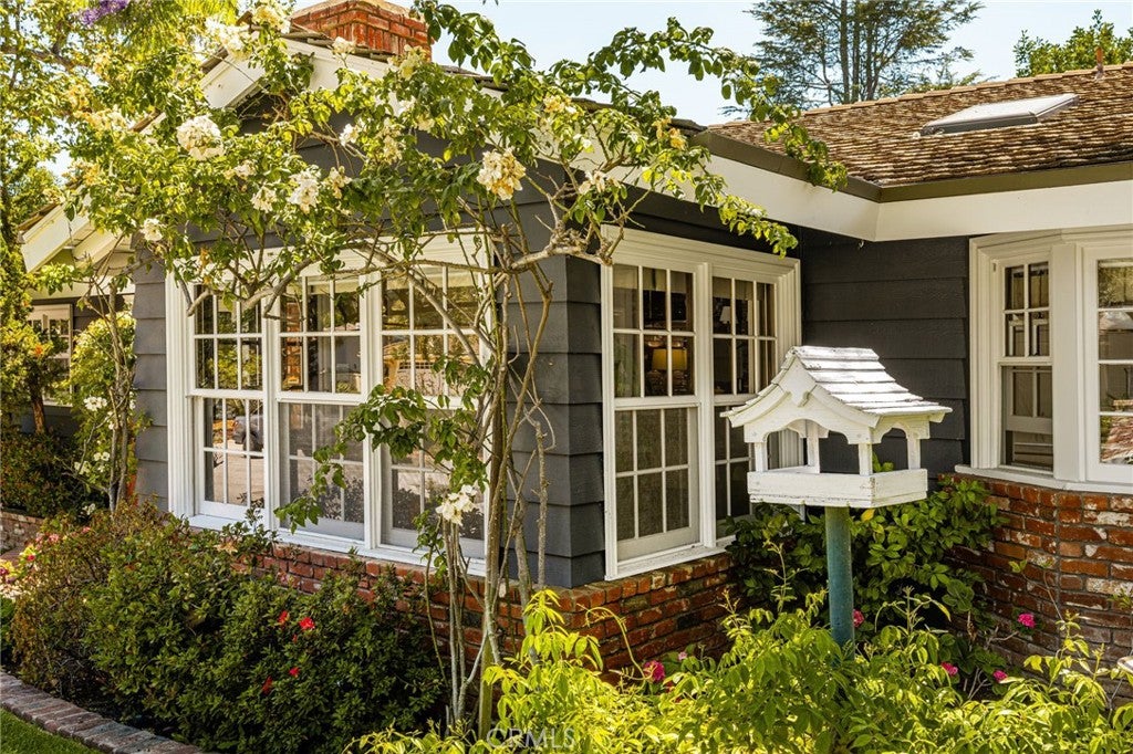 2162 Racquet Hill