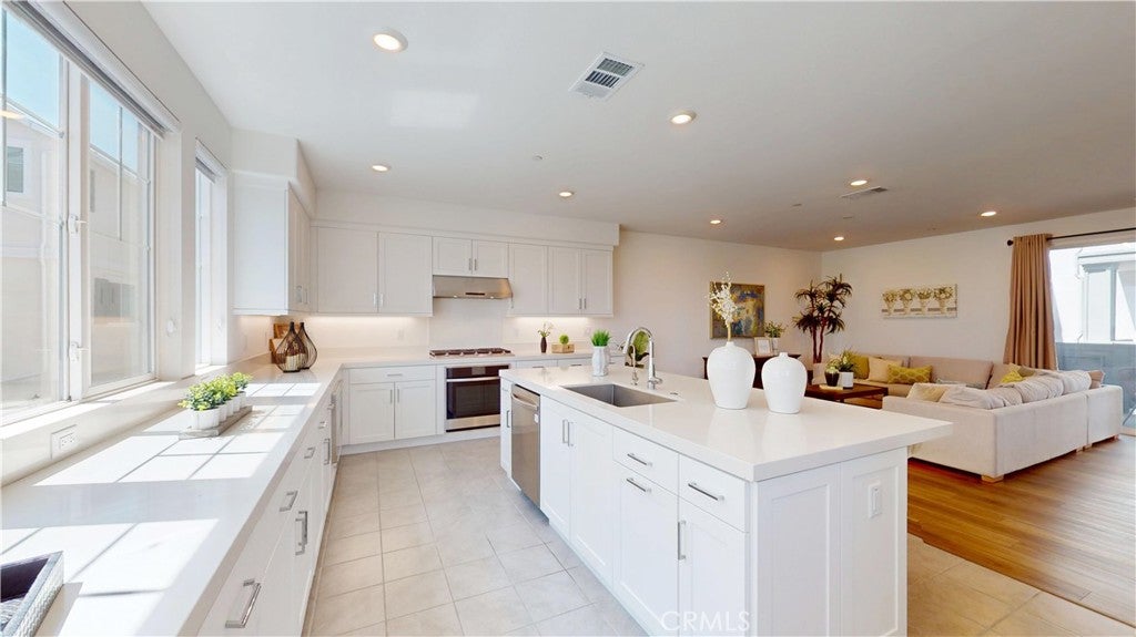 1066 N Anaheim 1