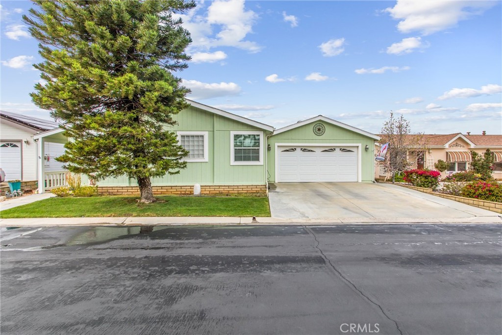 10961 Desert Lawn, 464 (Plum)