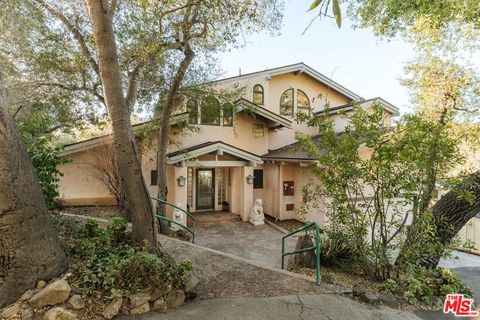 Photo of 229 Muerdago Road, Topanga, CA 90290 (MLS # 26776295)
