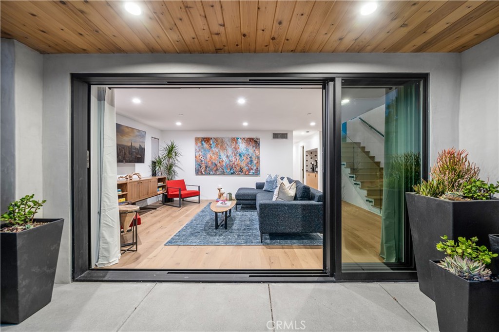 171 Savona Walk