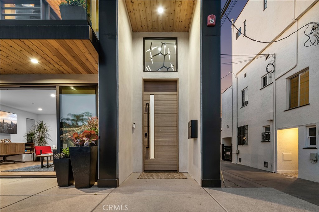 171 Savona Walk