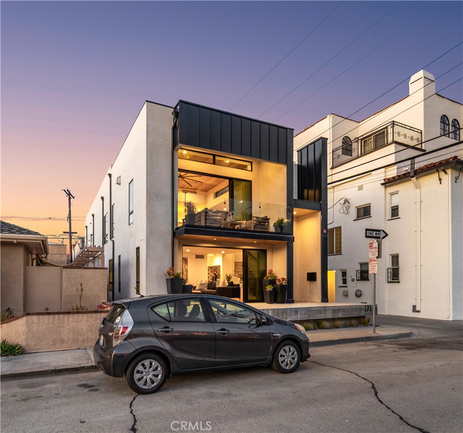 171 Savona Walk