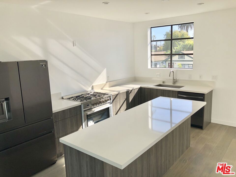 1317 Cabrillo Avenue