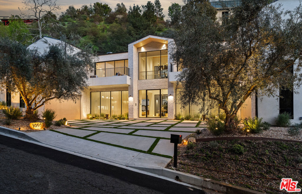 10950 Verano Road