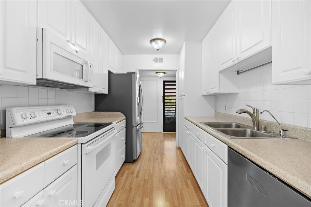 5301 Balboa Boulevard 5B