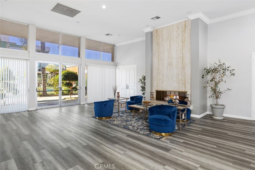 5301 Balboa Boulevard 5B