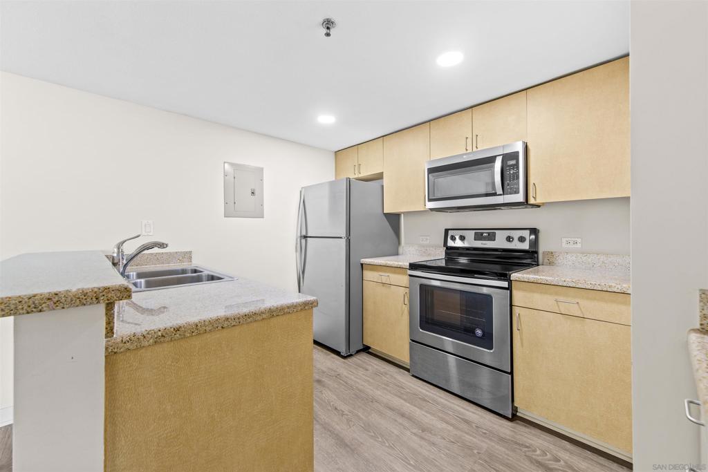 425 W Beech St 720