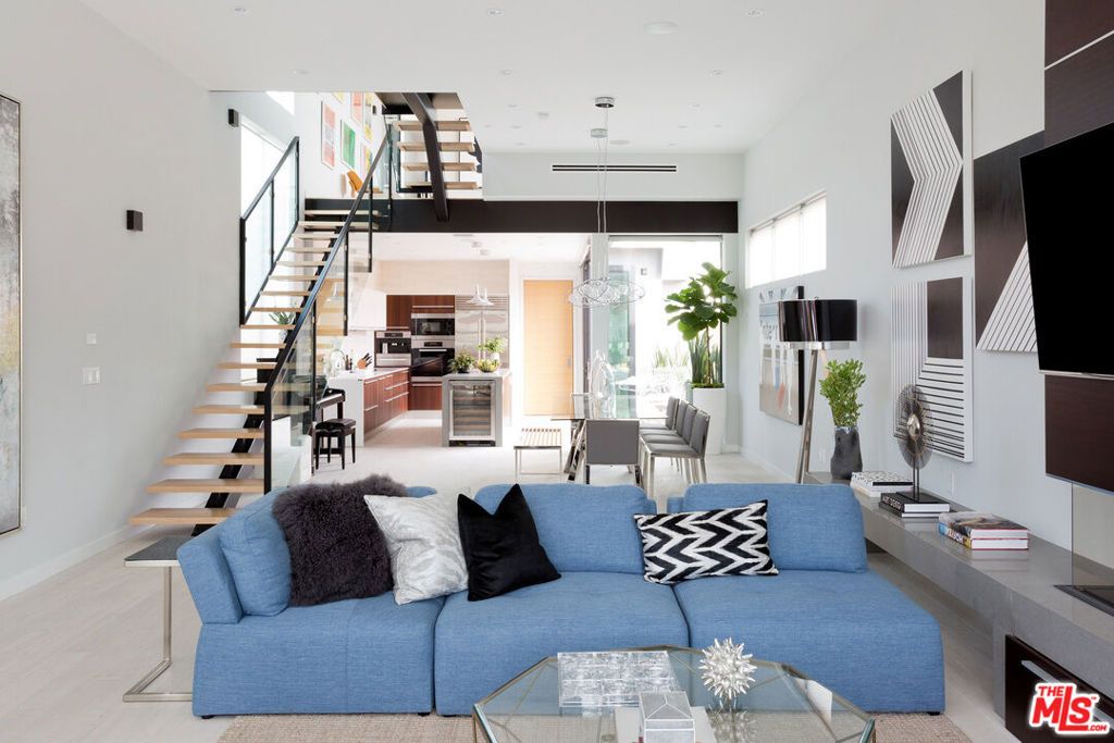 Photo of 708 Hampton Drive, Venice, CA 90291 (MLS # 26668699)