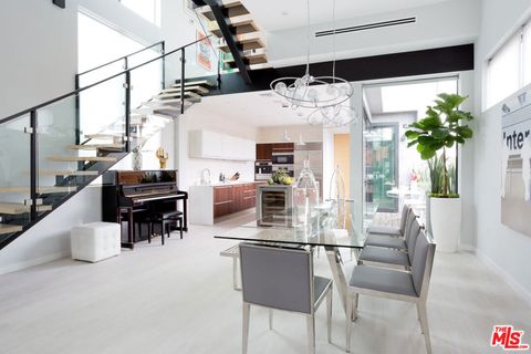 Photo of 708 Hampton Drive, Venice, CA 90291 (MLS # 26668699)