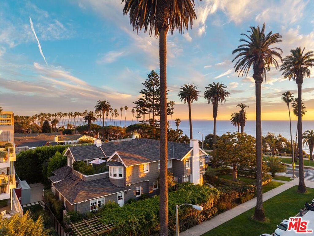 Photo of 401 Ocean Avenue #2, Santa Monica, CA 90402 (MLS # 26691709)