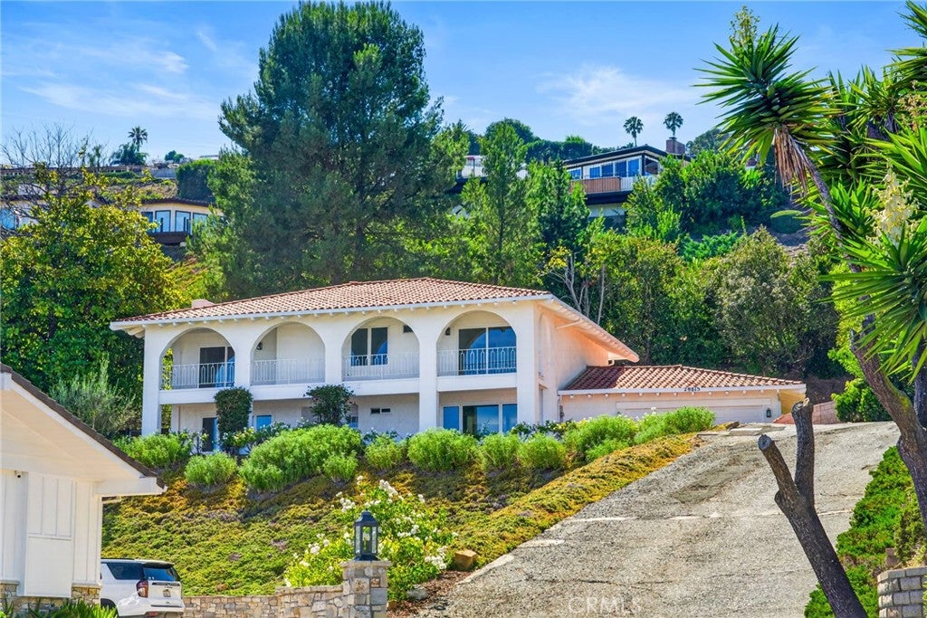 29815 Knoll View Drive