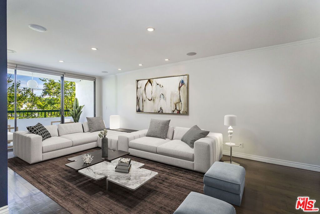Photo of 906 N Doheny Drive #311, West Hollywood, CA 90069 (MLS # 25565577)