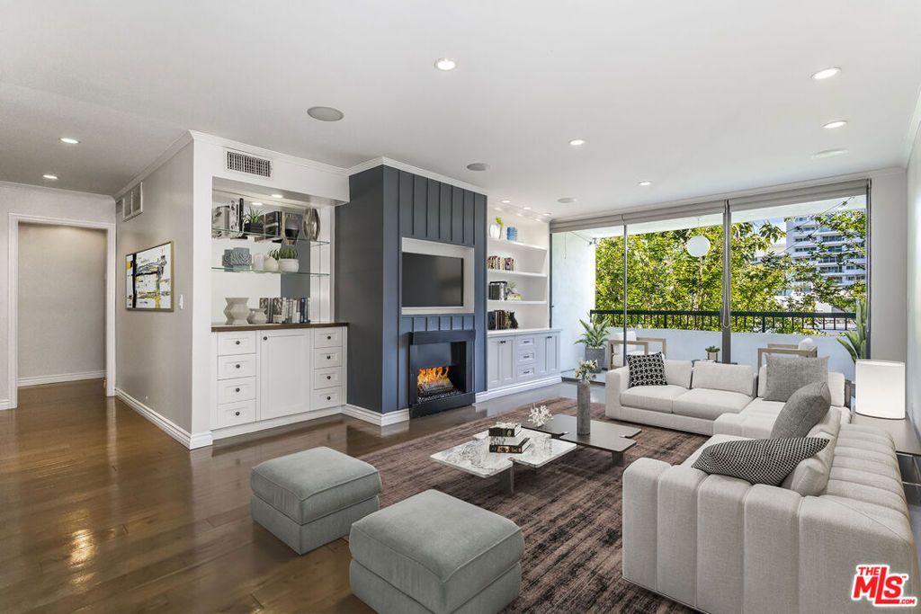 Photo of 906 N Doheny Drive #311, West Hollywood, CA 90069 (MLS # 25565577)
