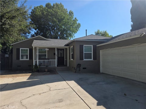 Photo of 19108 Erwin Street, Tarzana, CA 91335 (MLS # SR26190315)