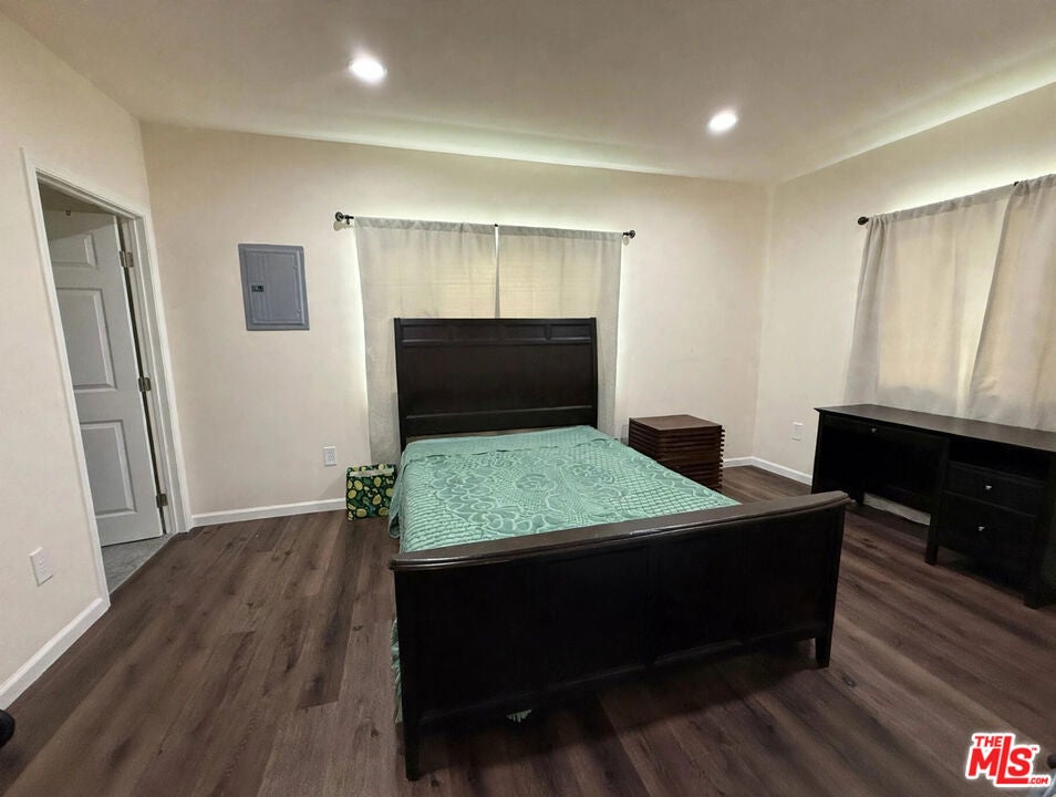 19604 Victory Boulevard