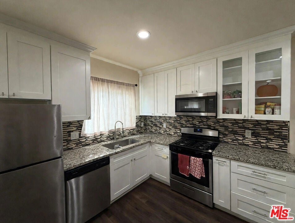 Photo of 19604 Victory Boulevard, Los Angeles, CA 91335 (MLS # 26990867)