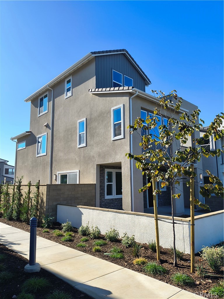 Estela - Residential Lease