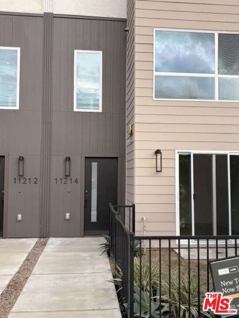 Photo of 11214 Victory Boulevard #6, North Hollywood, CA 91606 (MLS # 26102684)