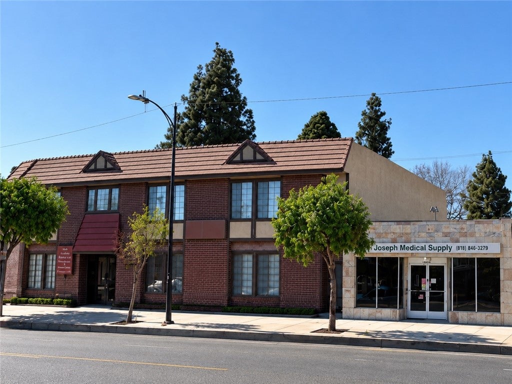 2821 W Burbank Boulevard
