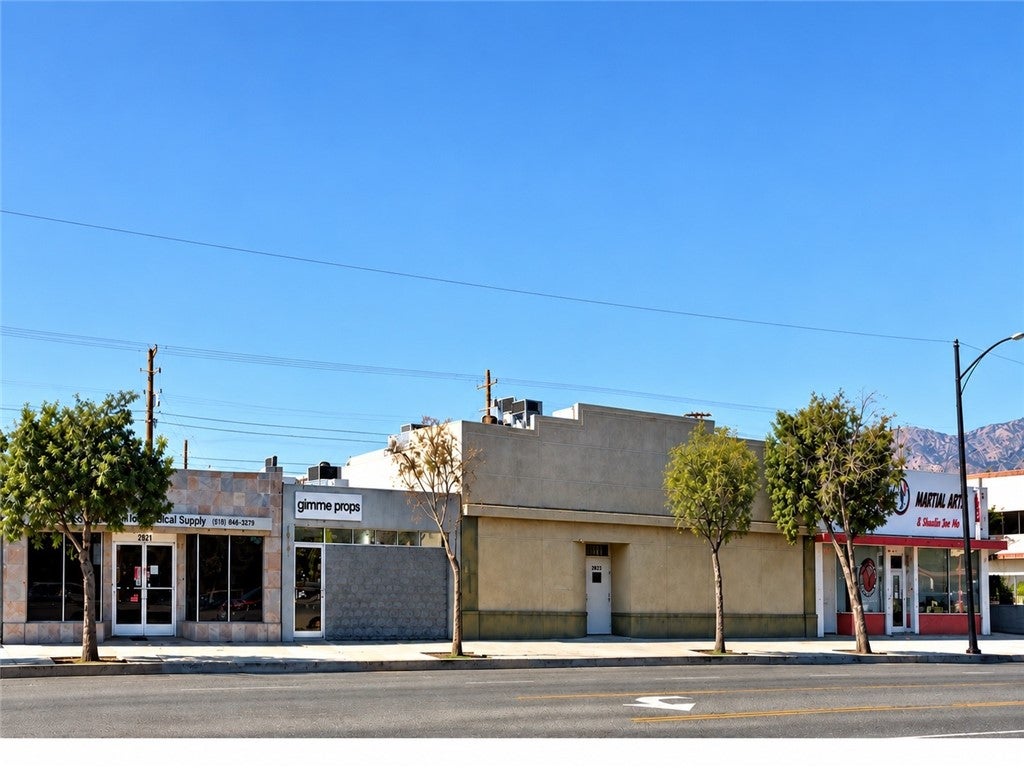 2821 W Burbank Boulevard