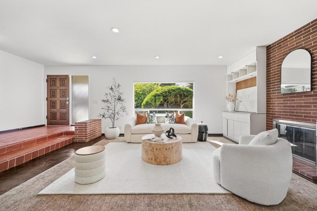 330 Hillview Drive