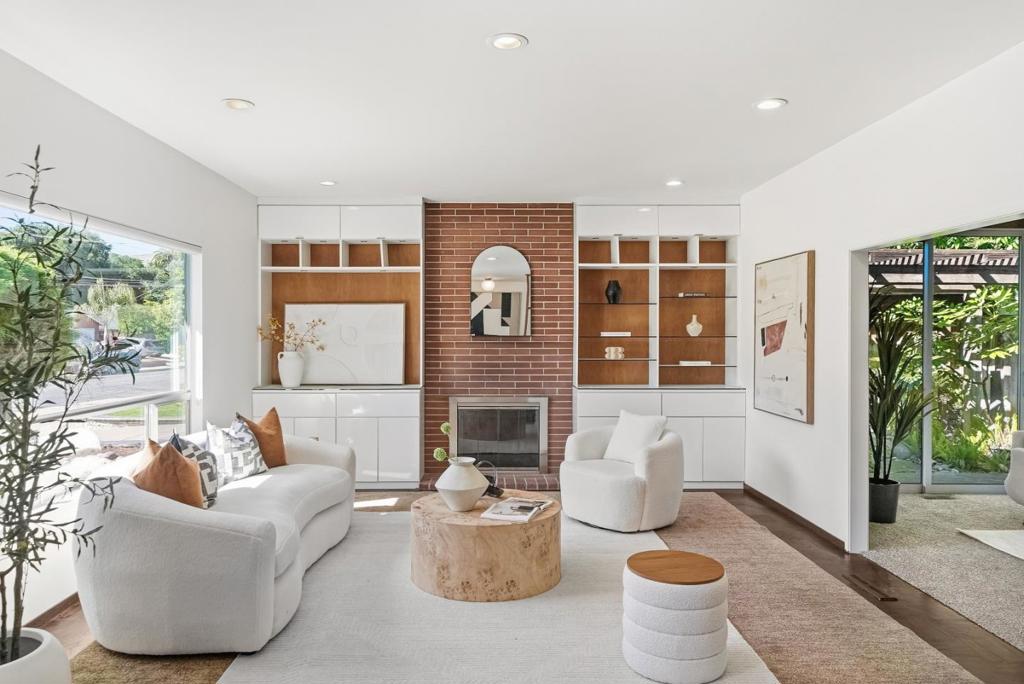 330 Hillview Drive