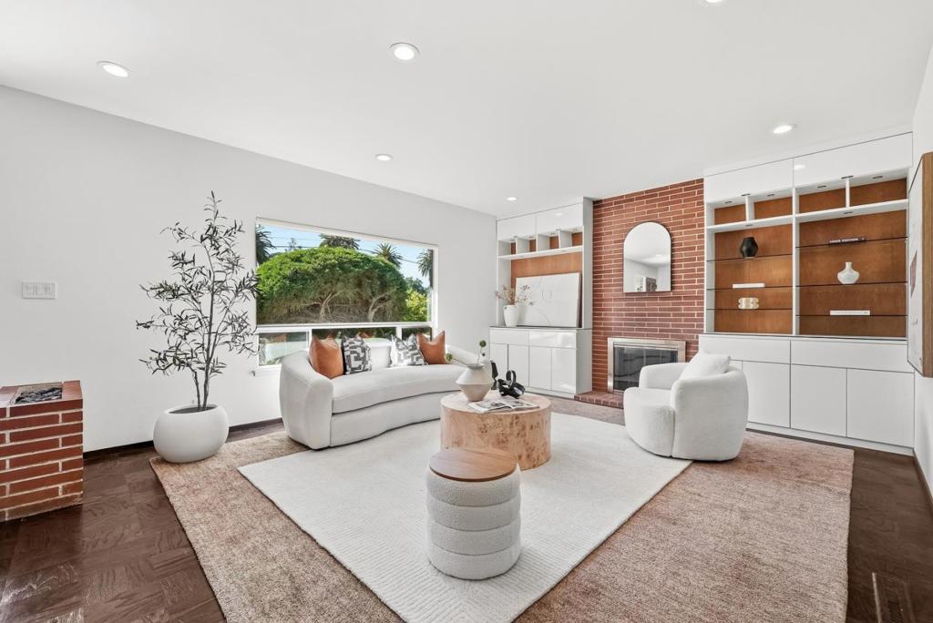 330 Hillview Drive